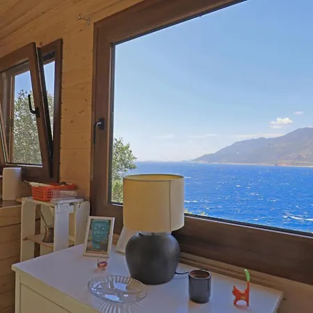 شقة فندقية Muhtesem Deniz Manzarali Agac Ev 3*