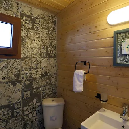 Muhtesem Deniz Manzarali Agac Ev