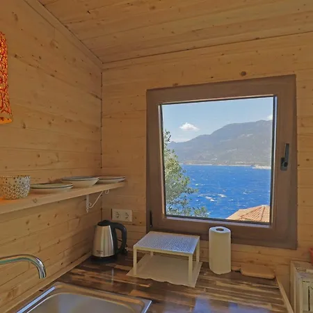 Muhtesem Deniz Manzarali Agac Ev 3* Каш