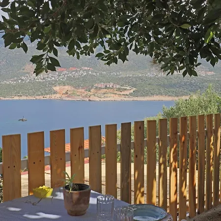 Muhtesem Deniz Manzarali Agac Ev Апарт-отель