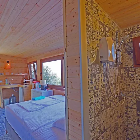 Muhtesem Deniz Manzarali Agac Ev