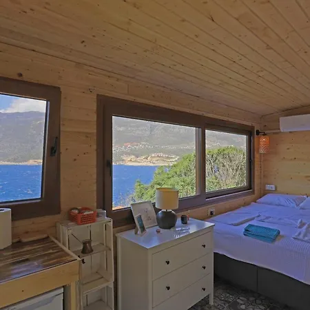 Muhtesem Deniz Manzarali Agac Ev 3* Каш