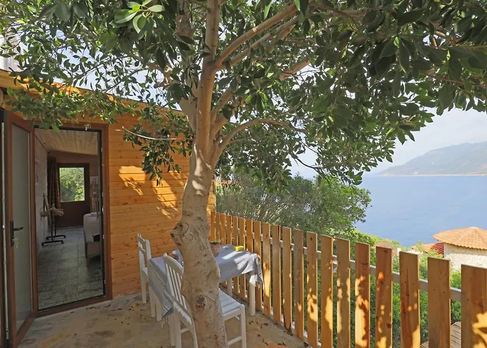 Muhtesem Deniz Manzarali Agac Ev 公寓式酒店 3*